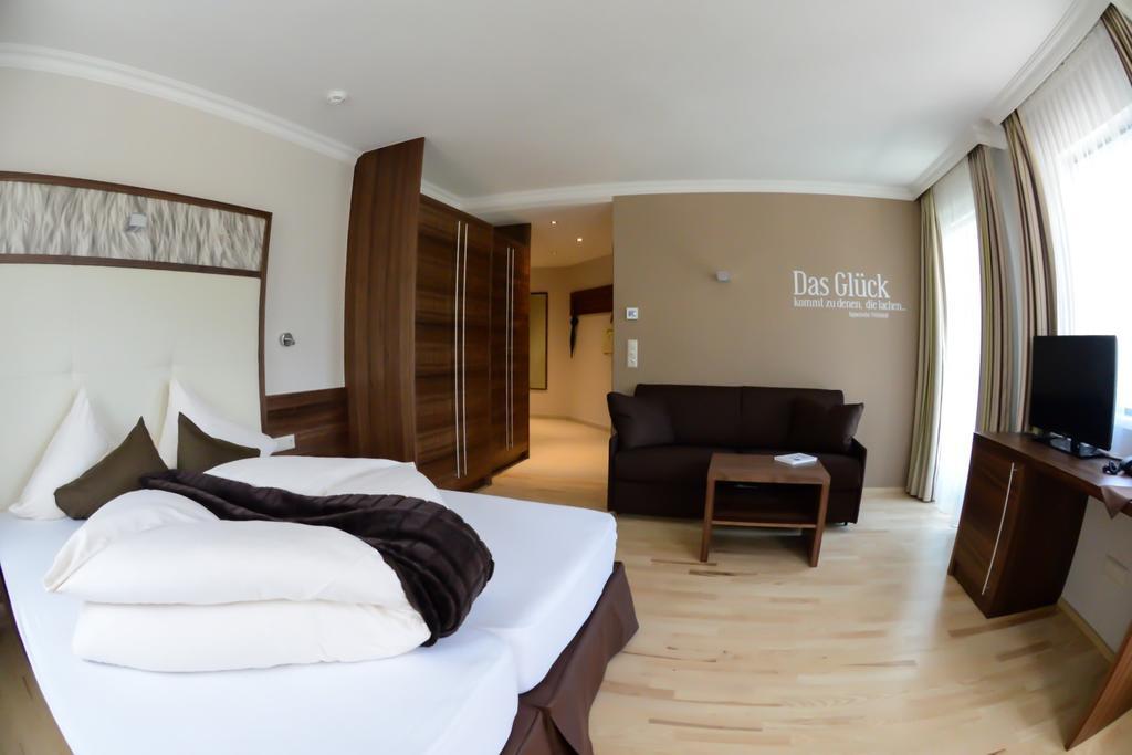 Hotel Jennys Schloessl แซร์เฟาส์ ภายนอก รูปภาพ