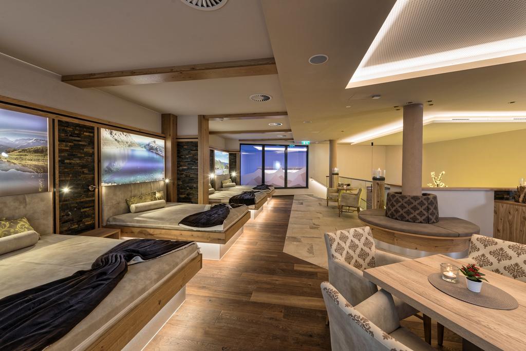 Hotel Jennys Schloessl แซร์เฟาส์ ภายนอก รูปภาพ