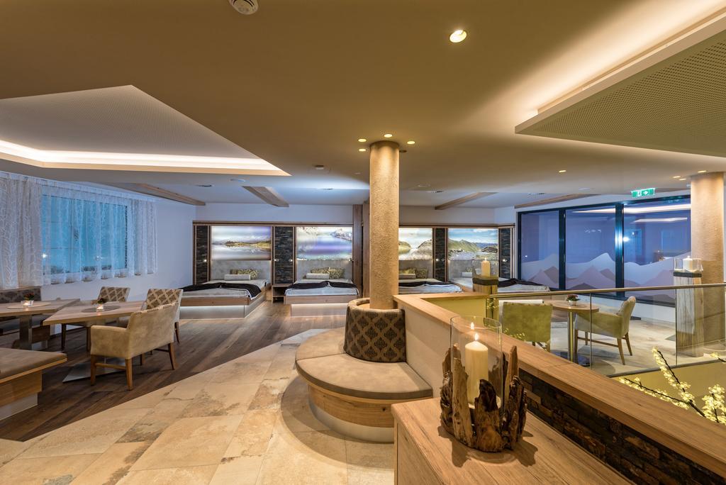 Hotel Jennys Schloessl แซร์เฟาส์ ภายนอก รูปภาพ