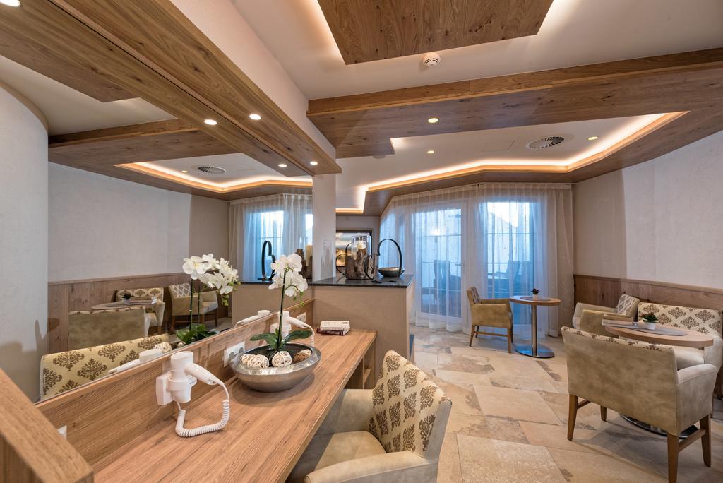 Hotel Jennys Schloessl แซร์เฟาส์ ภายนอก รูปภาพ