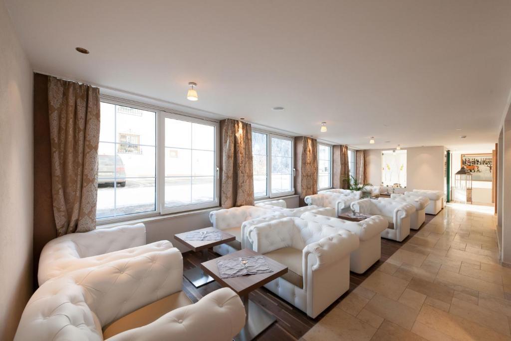 Hotel Jennys Schloessl แซร์เฟาส์ ภายนอก รูปภาพ