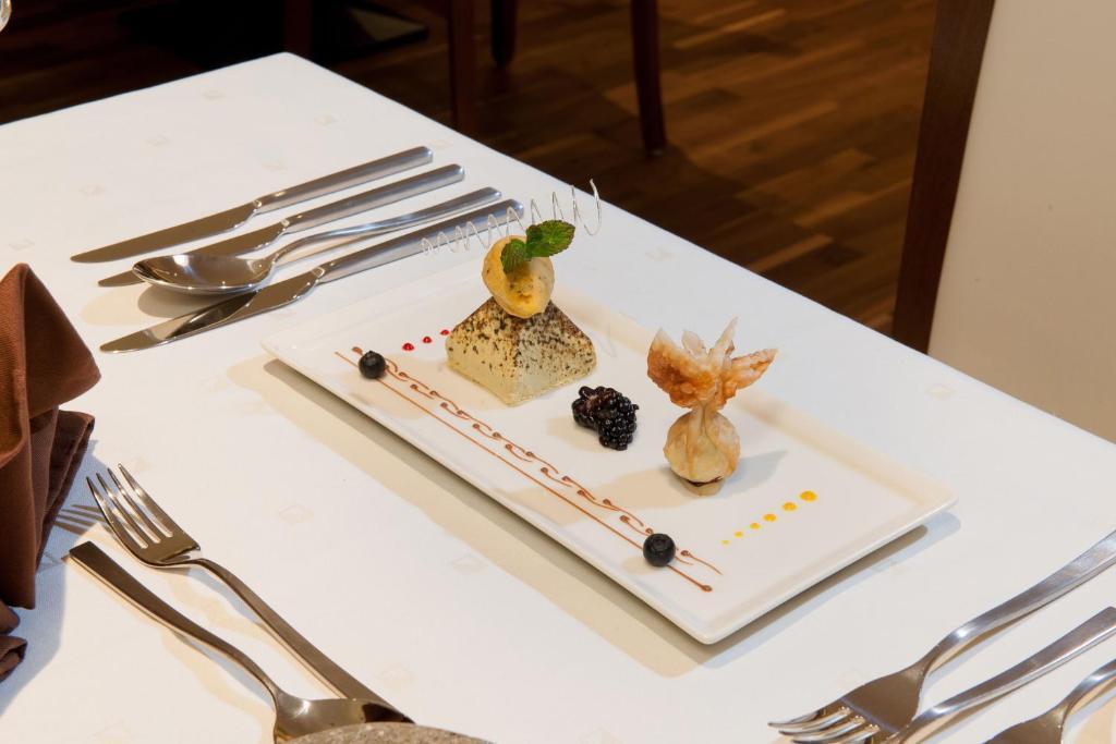 Hotel Jennys Schloessl แซร์เฟาส์ ภายนอก รูปภาพ